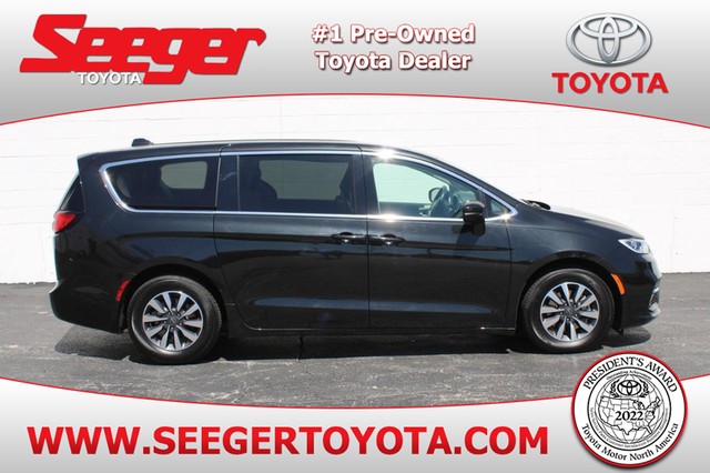2022 Chrysler Pacifica Hybrid Touring L at Seeger Toyota in St. Louis MO