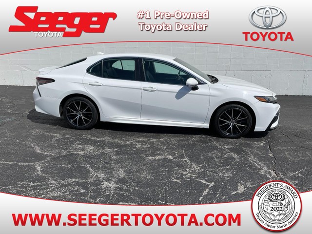 2022 Toyota Camry SE Auto (Natl) at Seeger Toyota in St. Louis MO