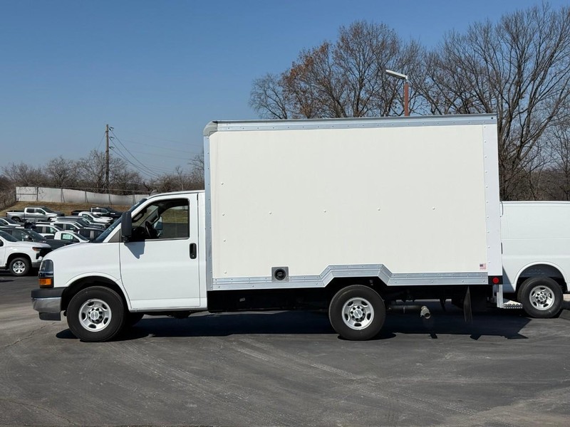 Chevrolet Express Commercial Cutaway Vehicle Full-screen Gallery Image 2