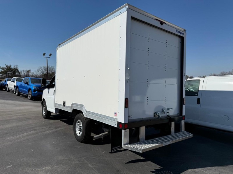 Chevrolet Express Commercial Cutaway Vehicle Full-screen Gallery Image 3