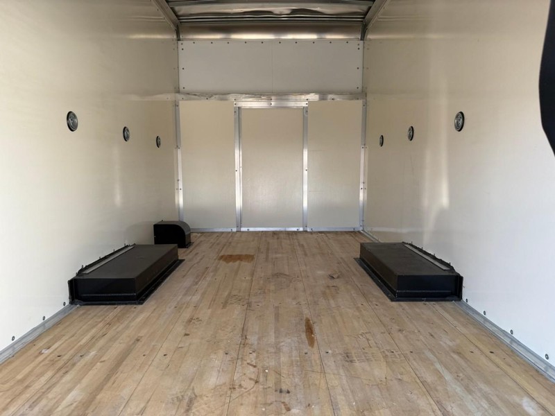 Chevrolet Express Commercial Cutaway Vehicle Full-screen Gallery Image 5