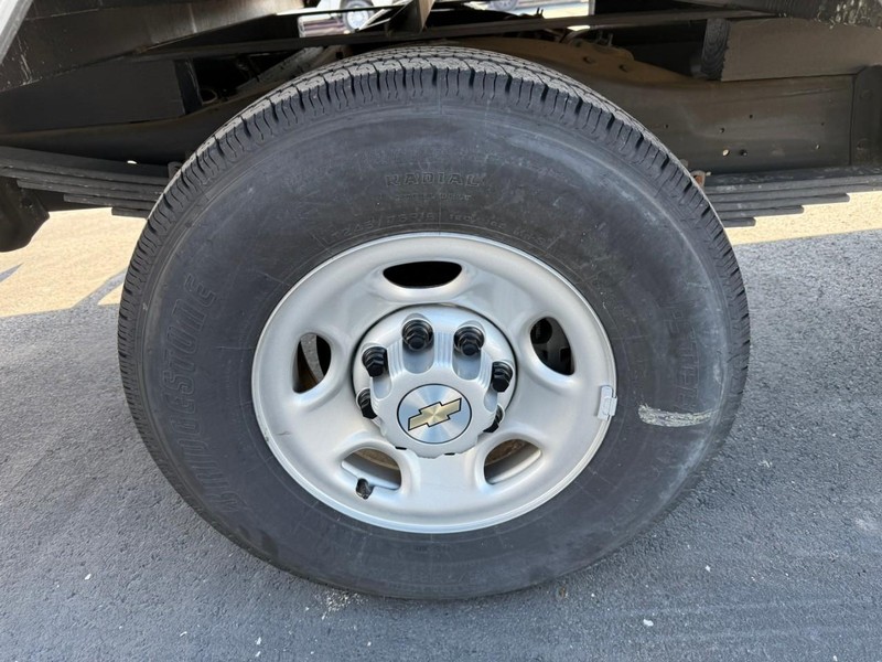 Chevrolet Express Commercial Cutaway Vehicle Full-screen Gallery Image 6