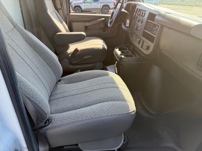 Chevrolet Express Commercial Cutaway Vehicle Full-screen Gallery Image 7