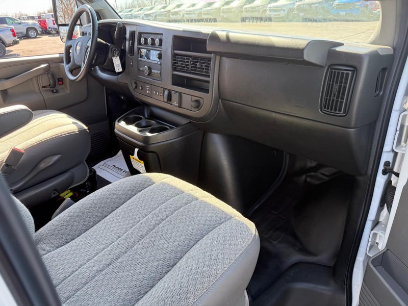 Chevrolet Express Commercial Cutaway Vehicle Full-screen Gallery Image 8