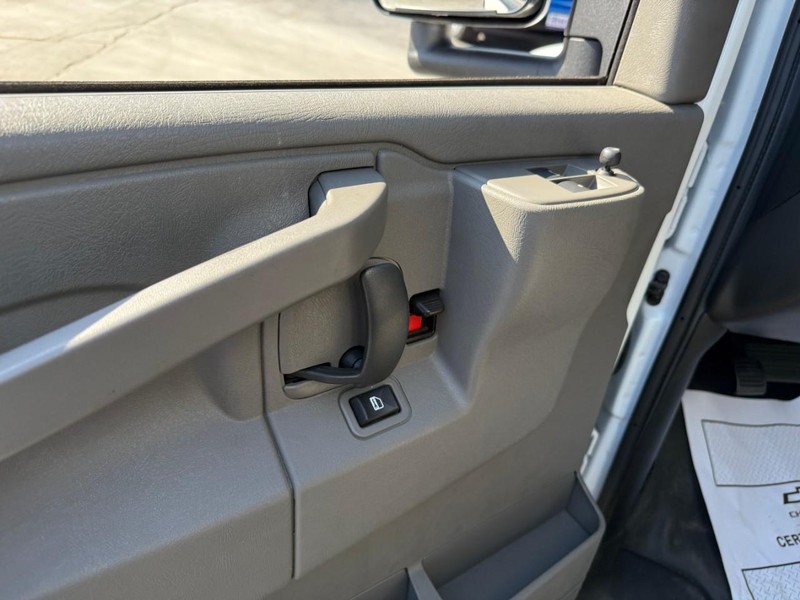 Chevrolet Express Commercial Cutaway Vehicle Full-screen Gallery Image 9