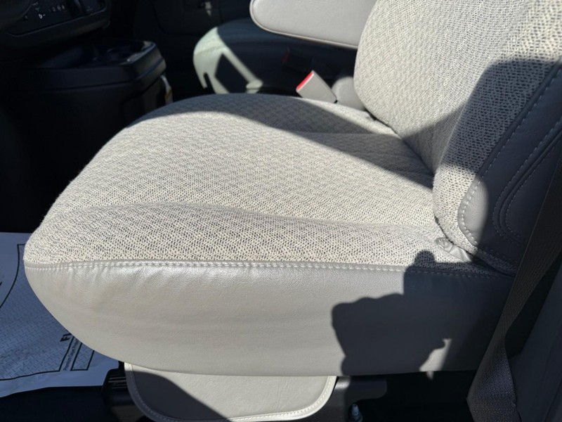 Chevrolet Express Commercial Cutaway Vehicle Full-screen Gallery Image 10