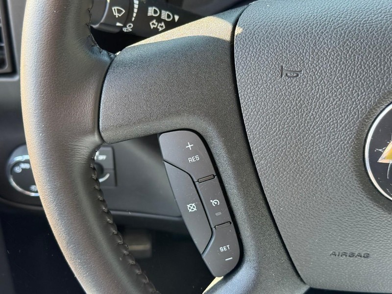 Chevrolet Express Commercial Cutaway Vehicle Full-screen Gallery Image 11