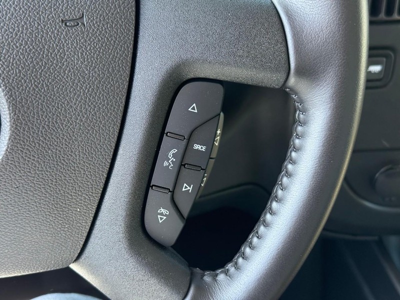 Chevrolet Express Commercial Cutaway Vehicle Full-screen Gallery Image 12