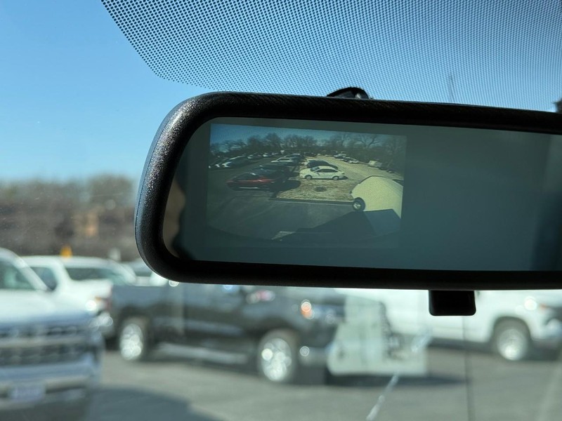 Chevrolet Express Commercial Cutaway Vehicle Full-screen Gallery Image 13