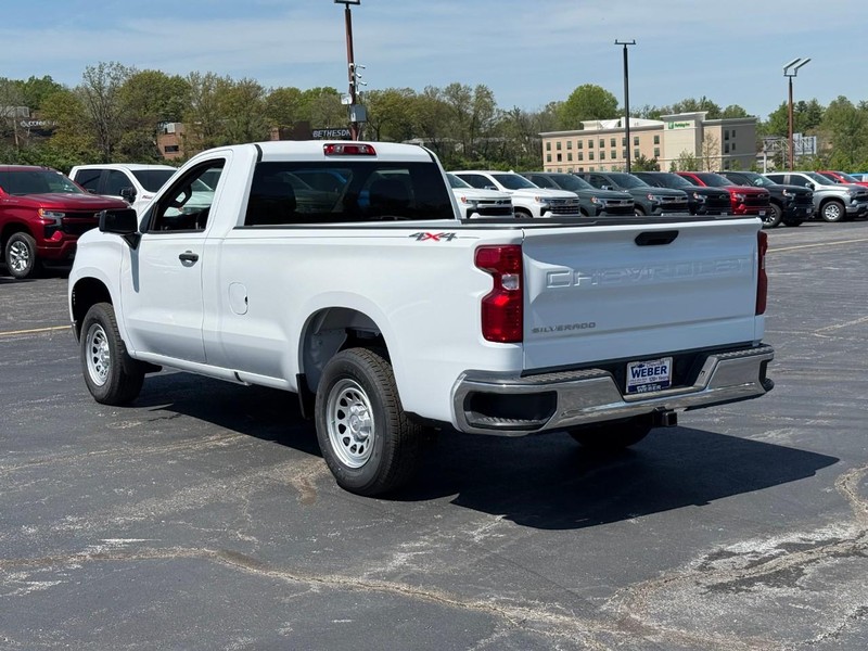 Chevrolet Silverado 1500 Vehicle Full-screen Gallery Image 3