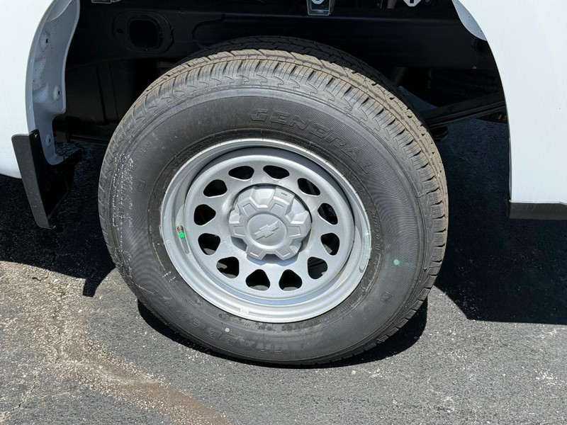 Chevrolet Silverado 1500 Vehicle Full-screen Gallery Image 4