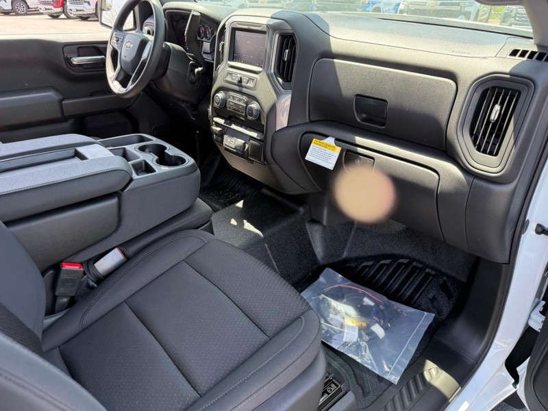 Chevrolet Silverado 1500 Vehicle Full-screen Gallery Image 6