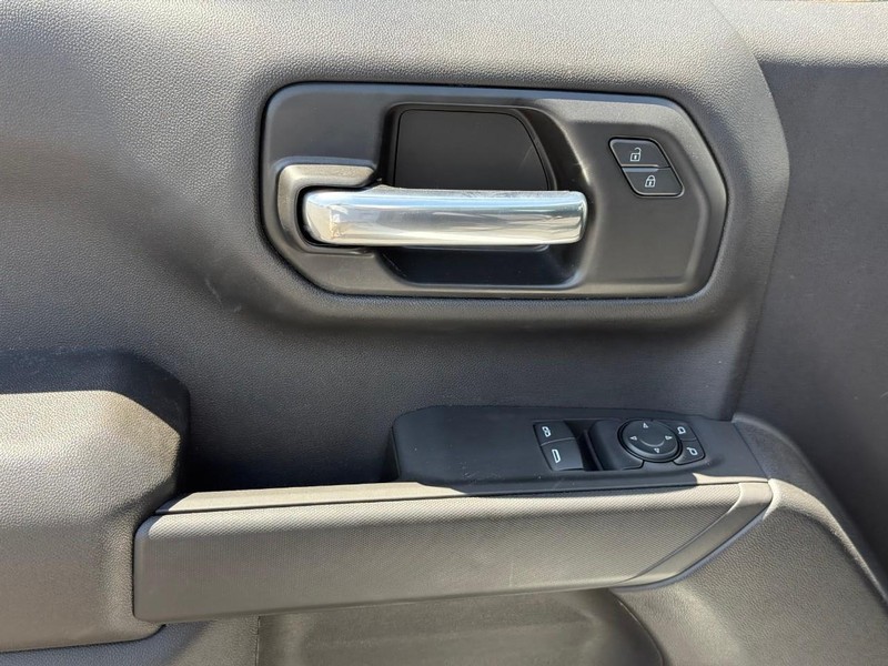 Chevrolet Silverado 1500 Vehicle Full-screen Gallery Image 7