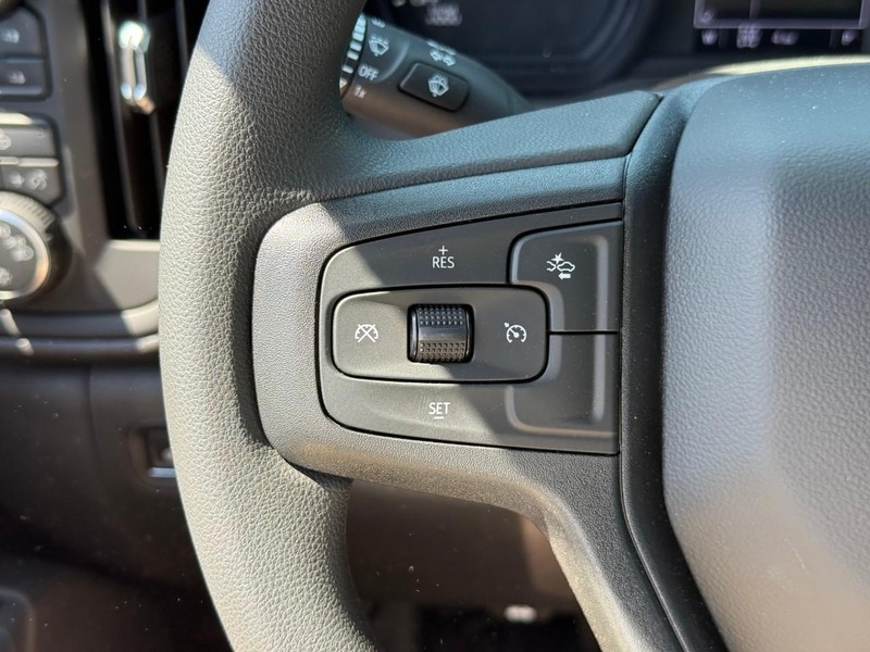 Chevrolet Silverado 1500 Vehicle Full-screen Gallery Image 9