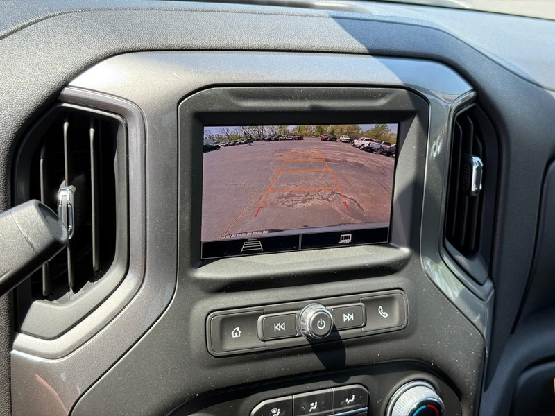 Chevrolet Silverado 1500 Vehicle Full-screen Gallery Image 10