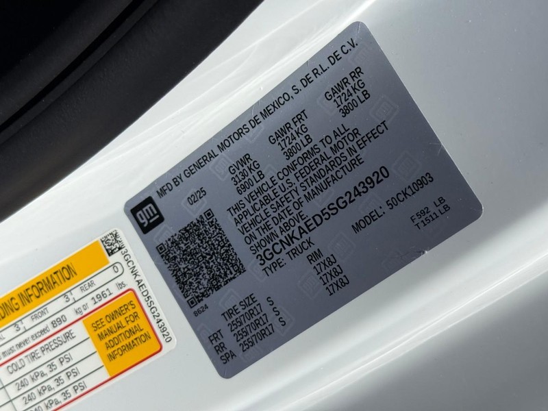 Chevrolet Silverado 1500 Vehicle Full-screen Gallery Image 11