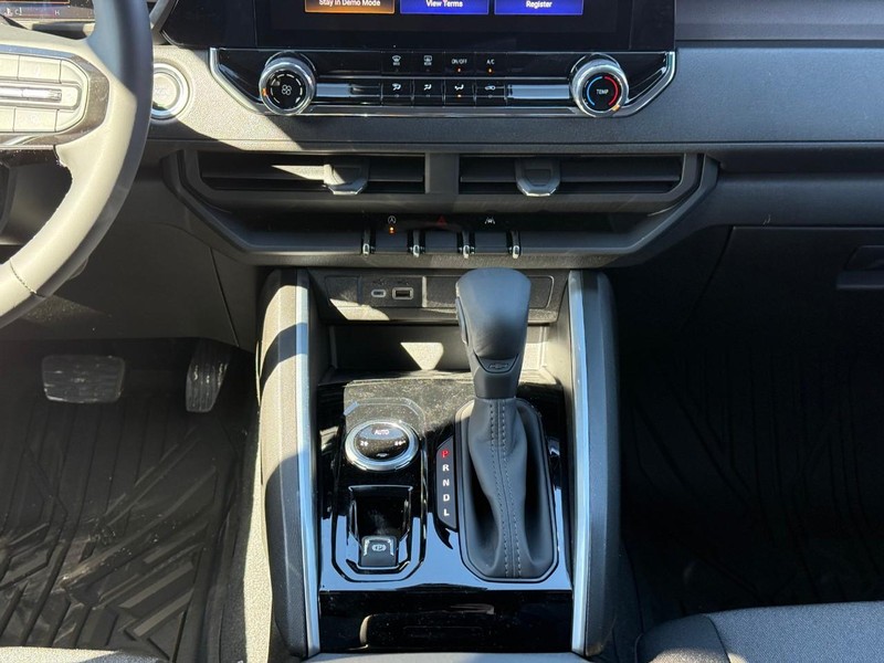 Chevrolet Colorado Vehicle Full-screen Gallery Image 8