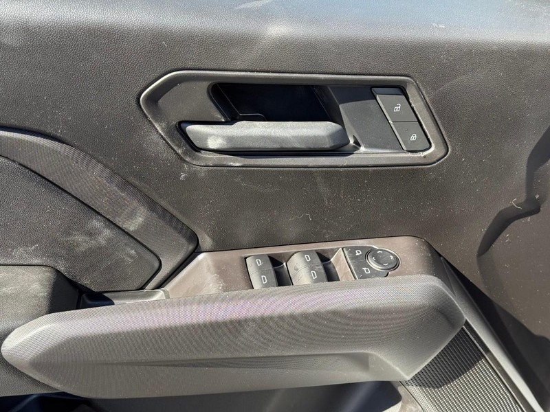 Chevrolet Colorado Vehicle Full-screen Gallery Image 9