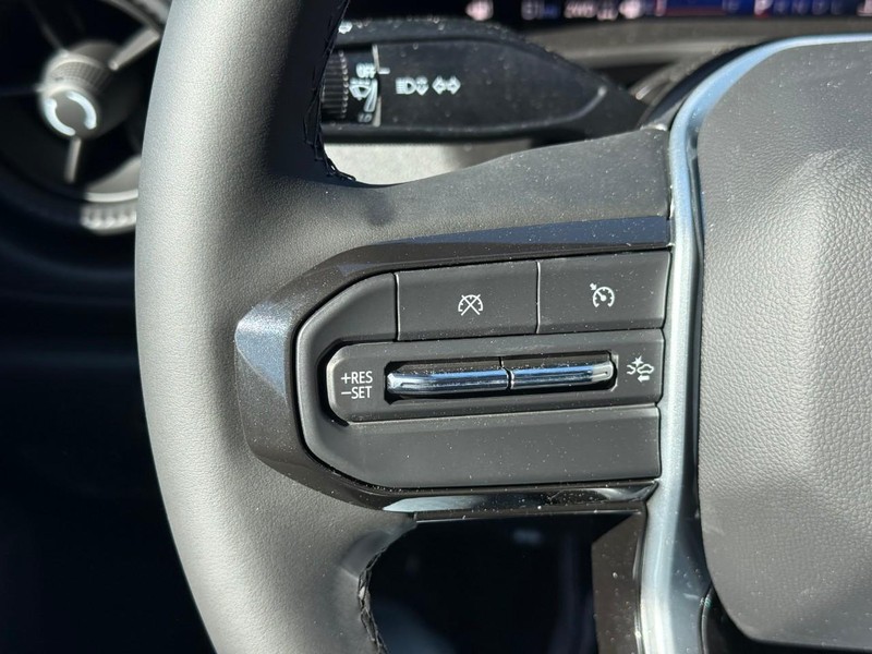 Chevrolet Colorado Vehicle Full-screen Gallery Image 12