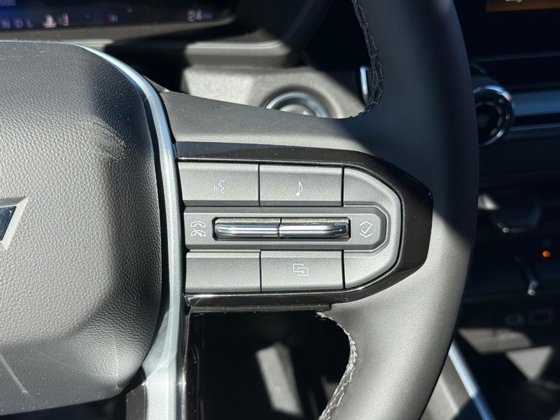 Chevrolet Colorado Vehicle Full-screen Gallery Image 13