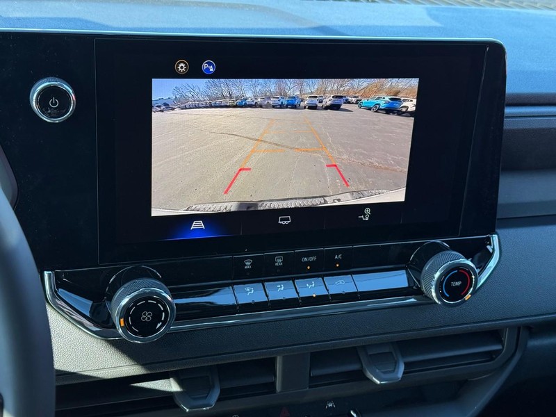 Chevrolet Colorado Vehicle Full-screen Gallery Image 15