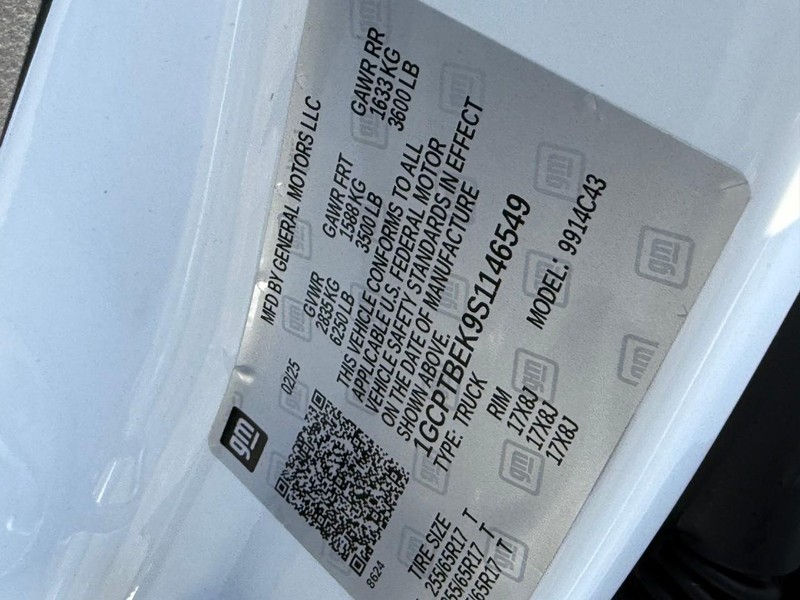 Chevrolet Colorado Vehicle Full-screen Gallery Image 16