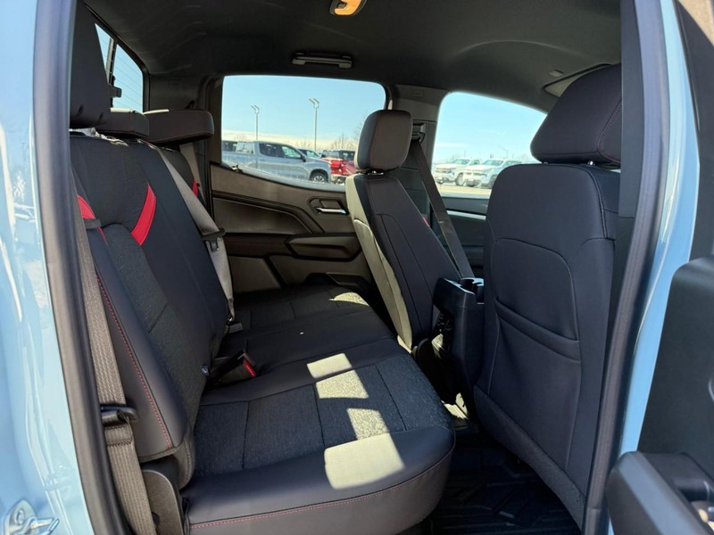 Chevrolet Colorado Vehicle Full-screen Gallery Image 5