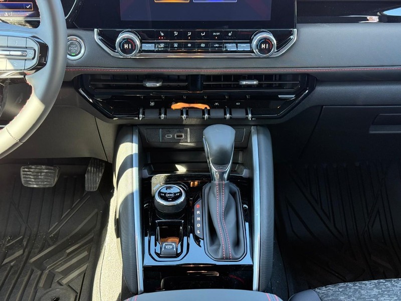 Chevrolet Colorado Vehicle Full-screen Gallery Image 9