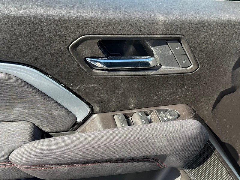 Chevrolet Colorado Vehicle Full-screen Gallery Image 10