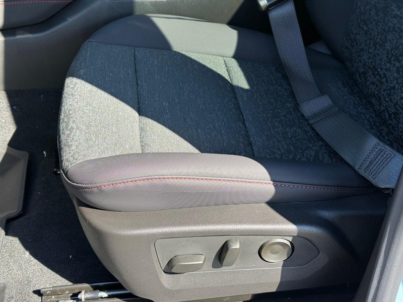 Chevrolet Colorado Vehicle Full-screen Gallery Image 11