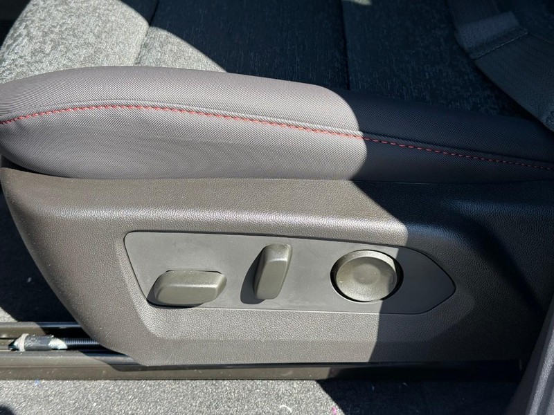 Chevrolet Colorado Vehicle Full-screen Gallery Image 12