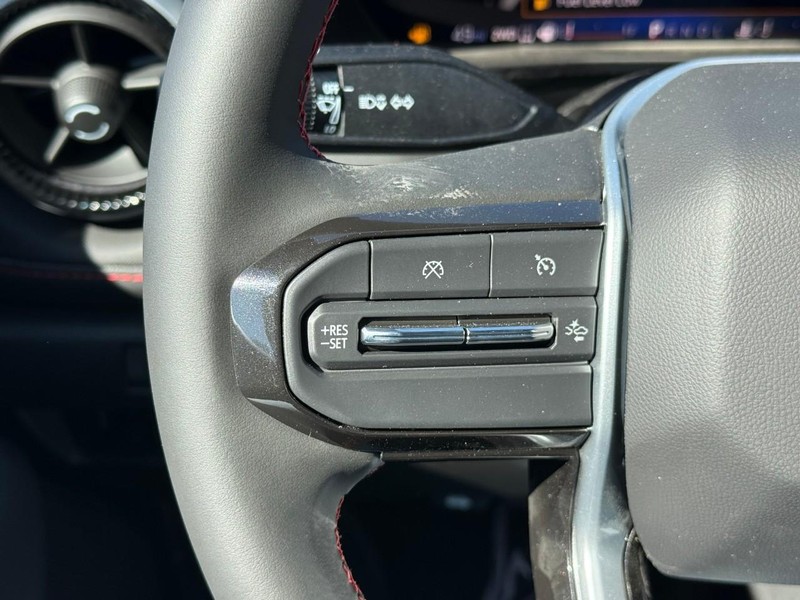 Chevrolet Colorado Vehicle Full-screen Gallery Image 13