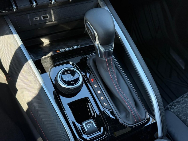 Chevrolet Colorado Vehicle Full-screen Gallery Image 15