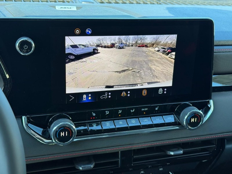Chevrolet Colorado Vehicle Full-screen Gallery Image 17