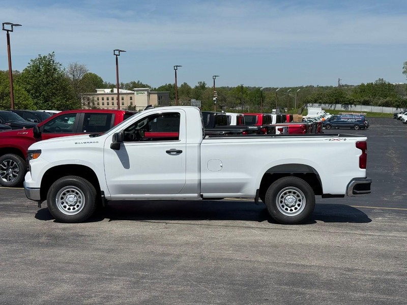 Chevrolet Silverado 1500 Vehicle Full-screen Gallery Image 2
