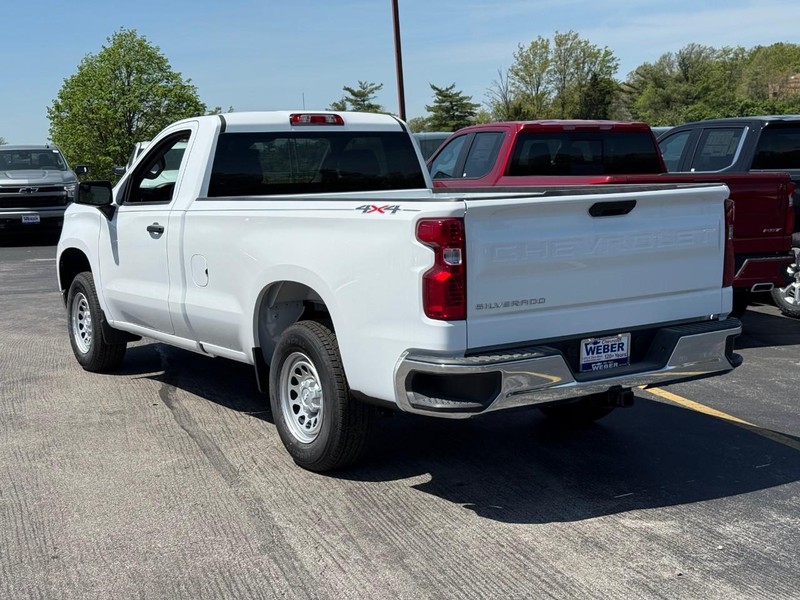 Chevrolet Silverado 1500 Vehicle Full-screen Gallery Image 3