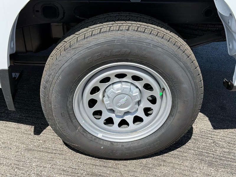 Chevrolet Silverado 1500 Vehicle Full-screen Gallery Image 4