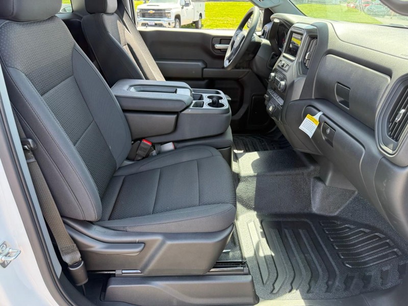 Chevrolet Silverado 1500 Vehicle Full-screen Gallery Image 5