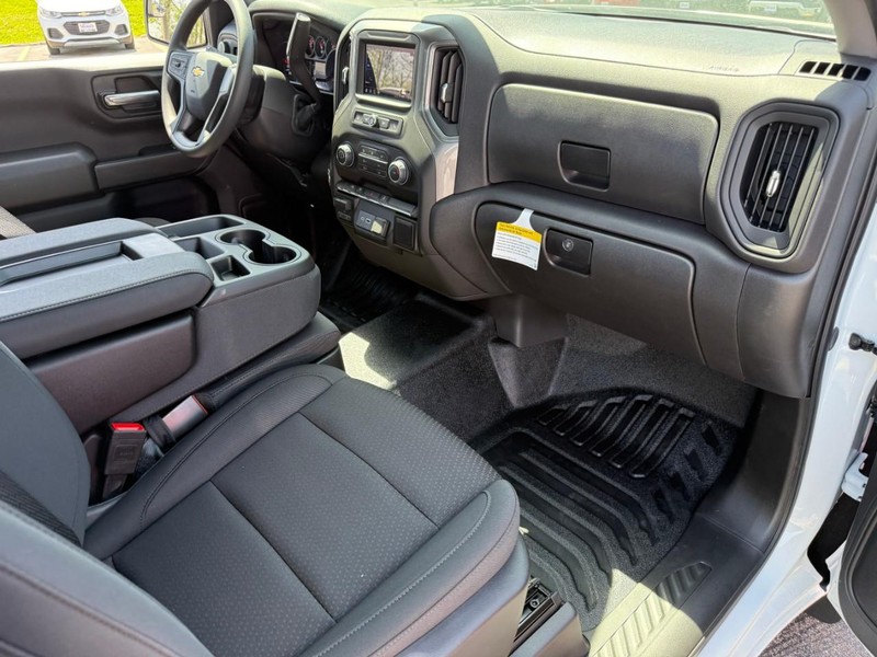 Chevrolet Silverado 1500 Vehicle Full-screen Gallery Image 6