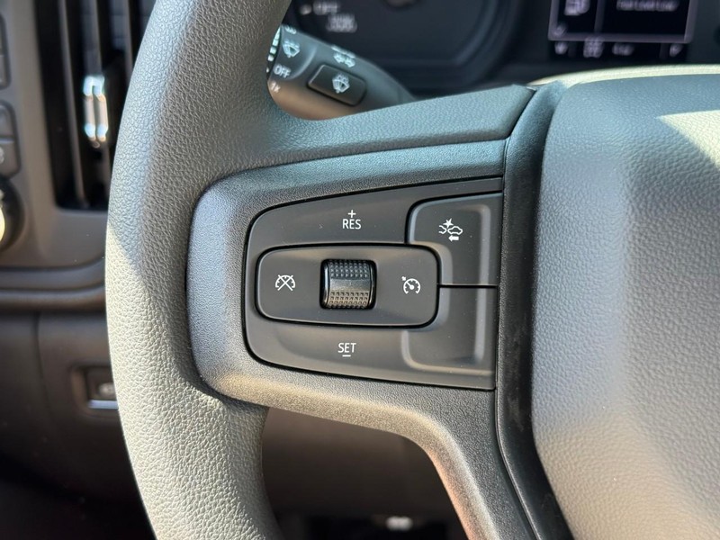 Chevrolet Silverado 1500 Vehicle Full-screen Gallery Image 9