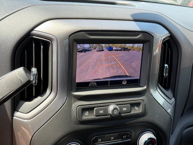 Chevrolet Silverado 1500 Vehicle Full-screen Gallery Image 10