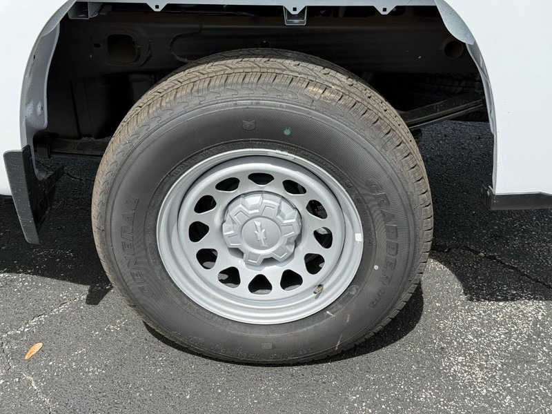 Chevrolet Silverado 1500 Vehicle Full-screen Gallery Image 4