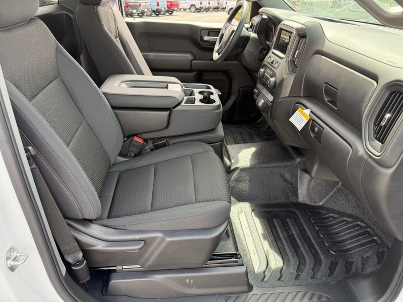 Chevrolet Silverado 1500 Vehicle Full-screen Gallery Image 5