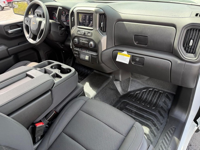 Chevrolet Silverado 1500 Vehicle Full-screen Gallery Image 6