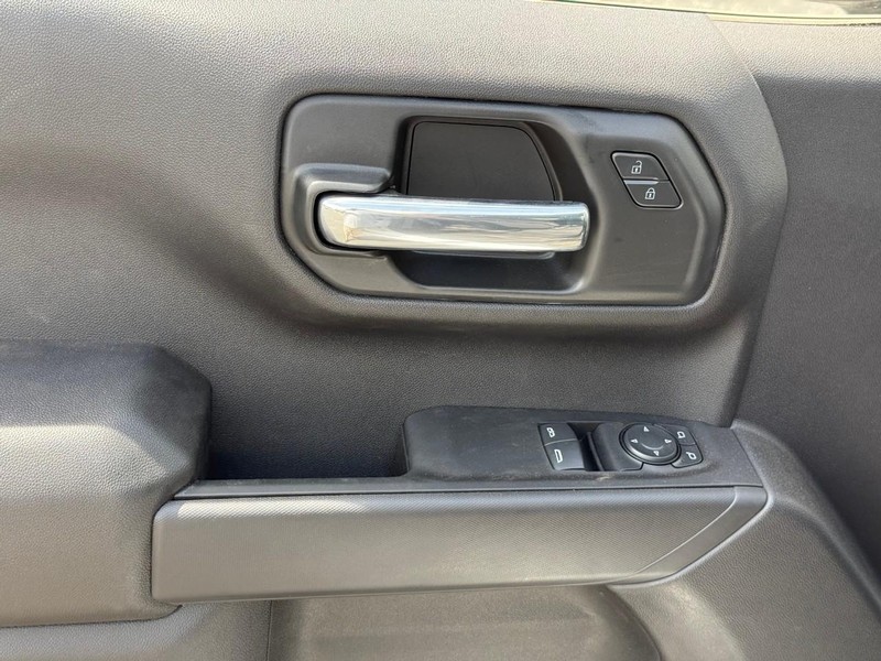 Chevrolet Silverado 1500 Vehicle Full-screen Gallery Image 7