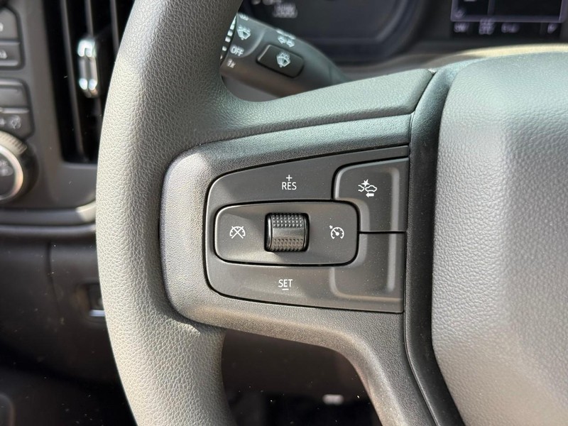 Chevrolet Silverado 1500 Vehicle Full-screen Gallery Image 9