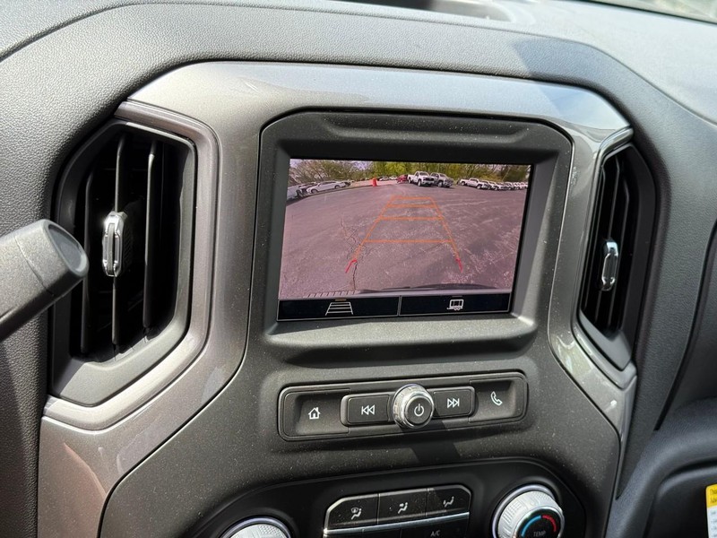 Chevrolet Silverado 1500 Vehicle Full-screen Gallery Image 10