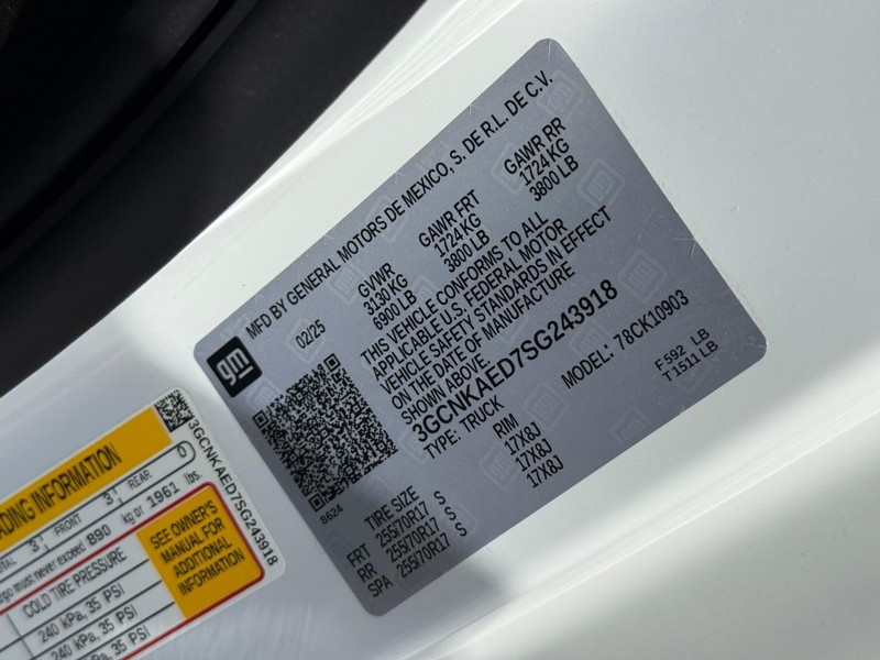 Chevrolet Silverado 1500 Vehicle Full-screen Gallery Image 11