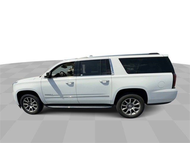 GMC Yukon XL Vehicle Full-screen Gallery Image 5