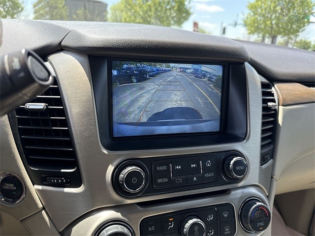 GMC Yukon XL Vehicle Full-screen Gallery Image 14